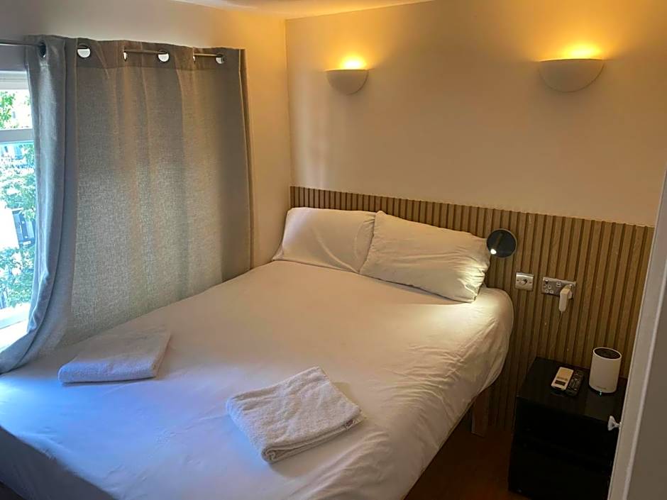 Exhibition Court Hotel 4