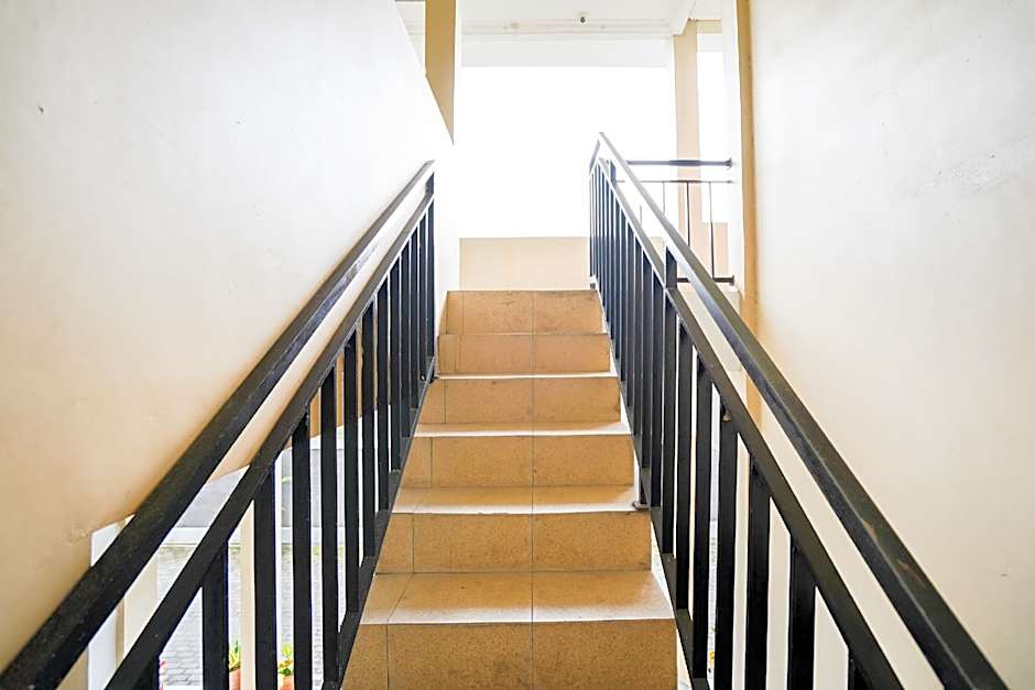 RedDoorz near Padang Golf Adisucipto