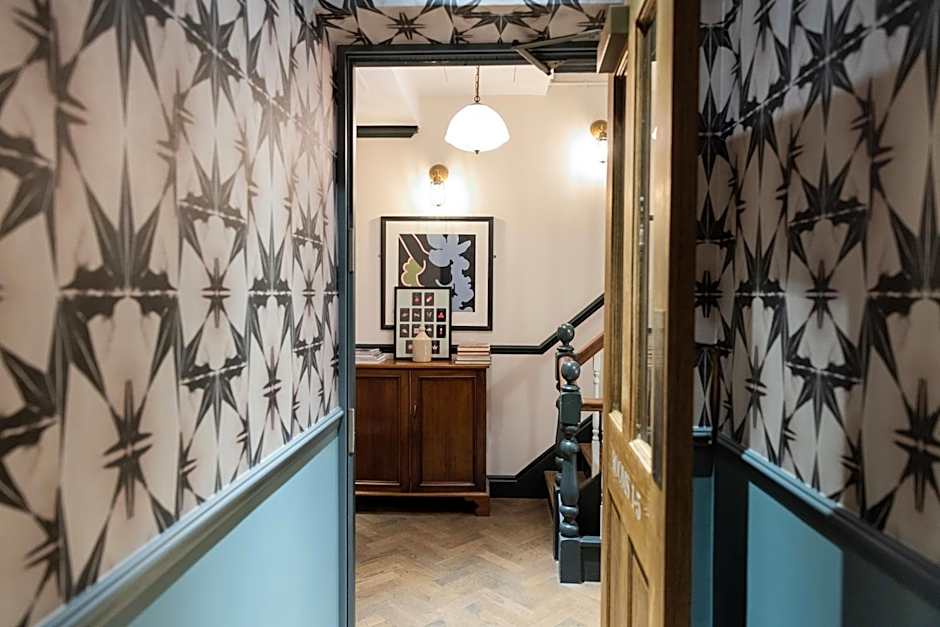 THE KNIGHT OF NOTTINGHILL