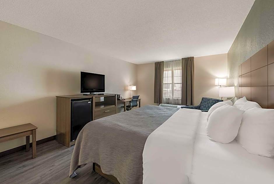 Quality Inn Saint Louis Airport