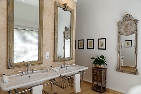 ONE BEDROOM SUITE