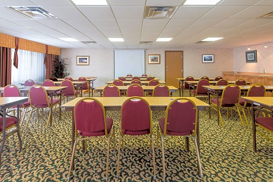 Holiday Inn Express Hotel & Suites Raton