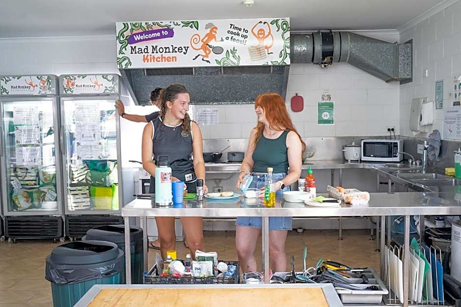 Mad Monkey Backpackers Waterfront