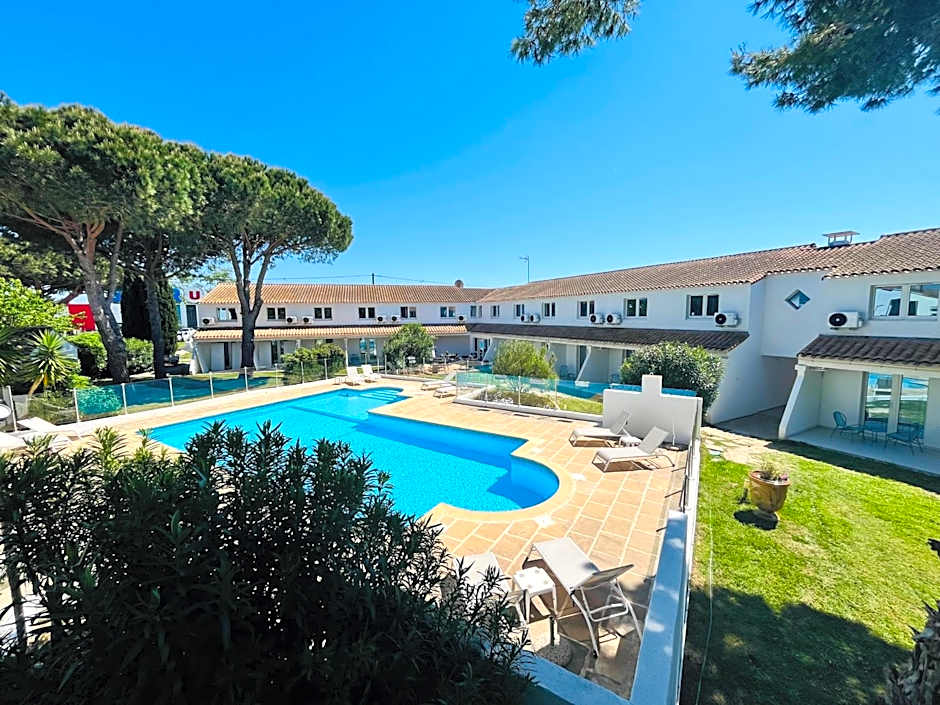 Artemia Aigues-Mortes - Hotel avec piscine