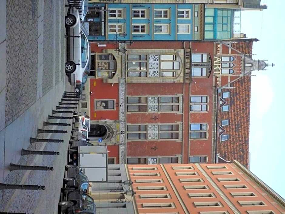 Academus Pub & Guest House