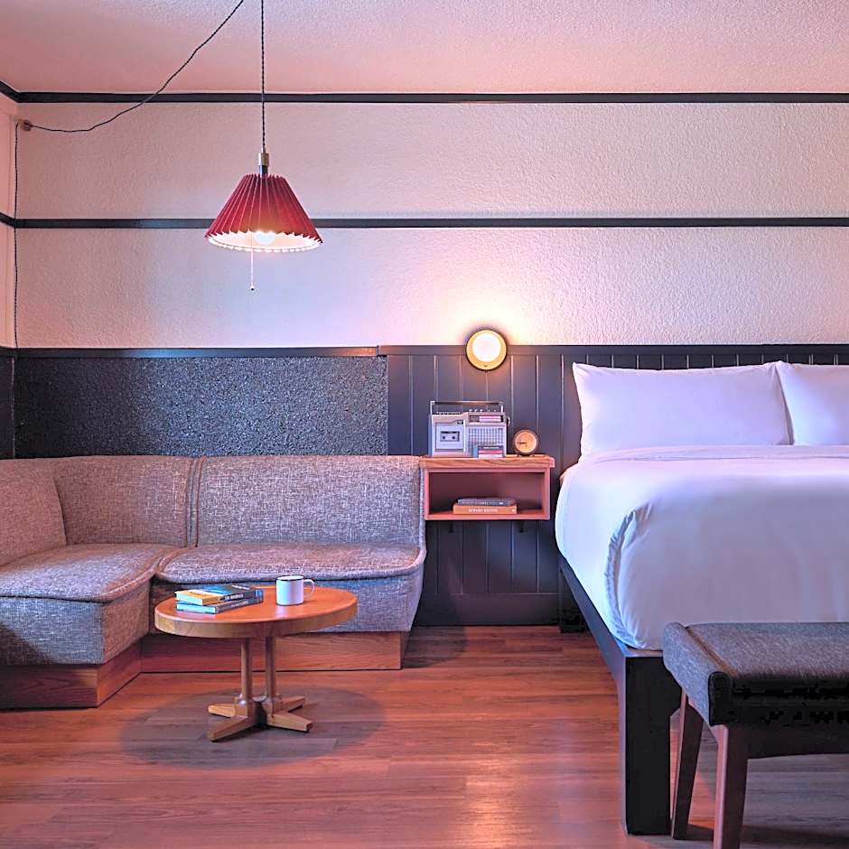 High Country Motor Lodge - Near NAU and Downtown