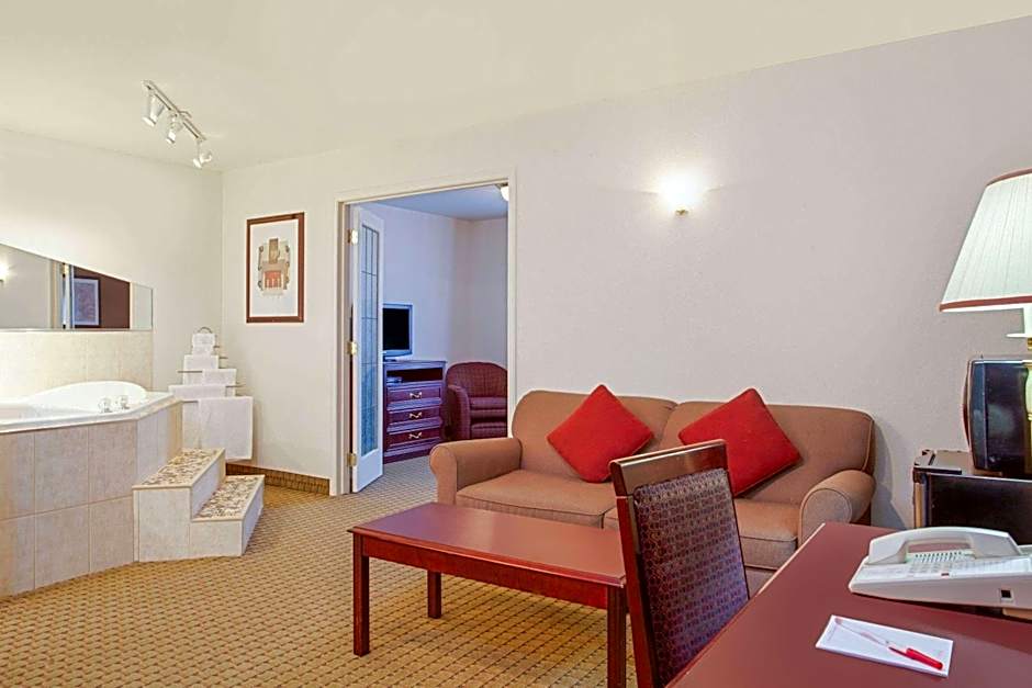 Ramada by Wyndham Red Deer Hotel and Suites