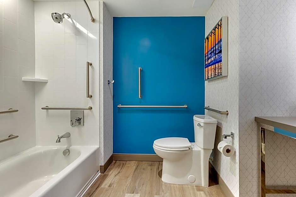 DoubleTree by Hilton Charleston Riverview