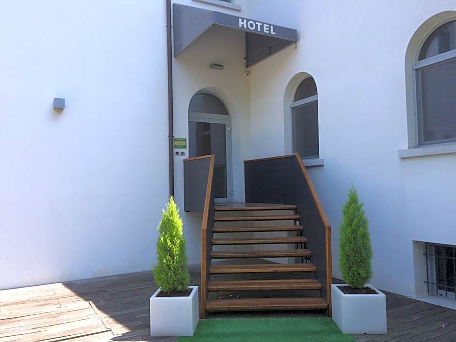 Blue Hotel