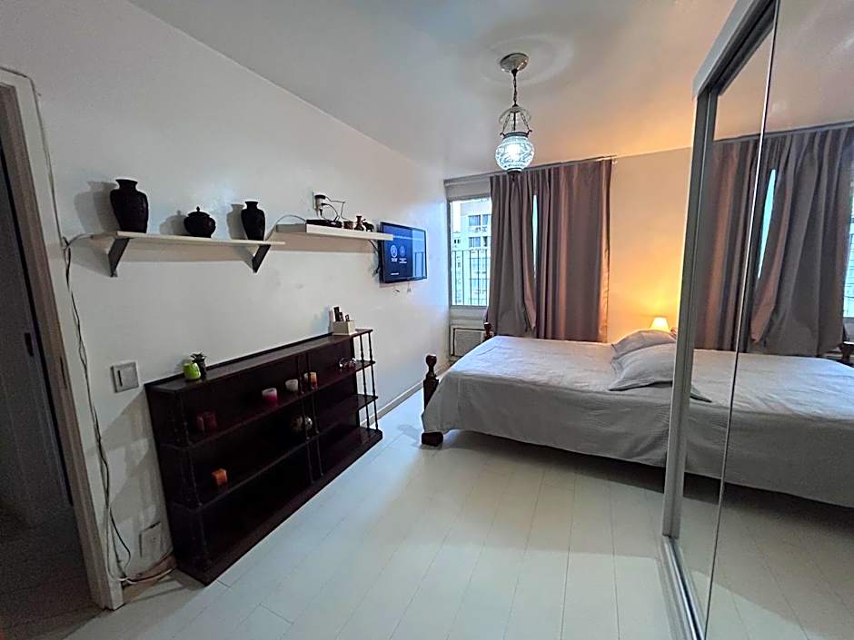 Refúgio praiano: Apto reformado a 100m da praia