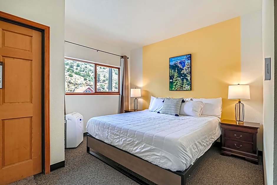 Photo 1 of 4 of 1 Bedroom Suite, Upper Level