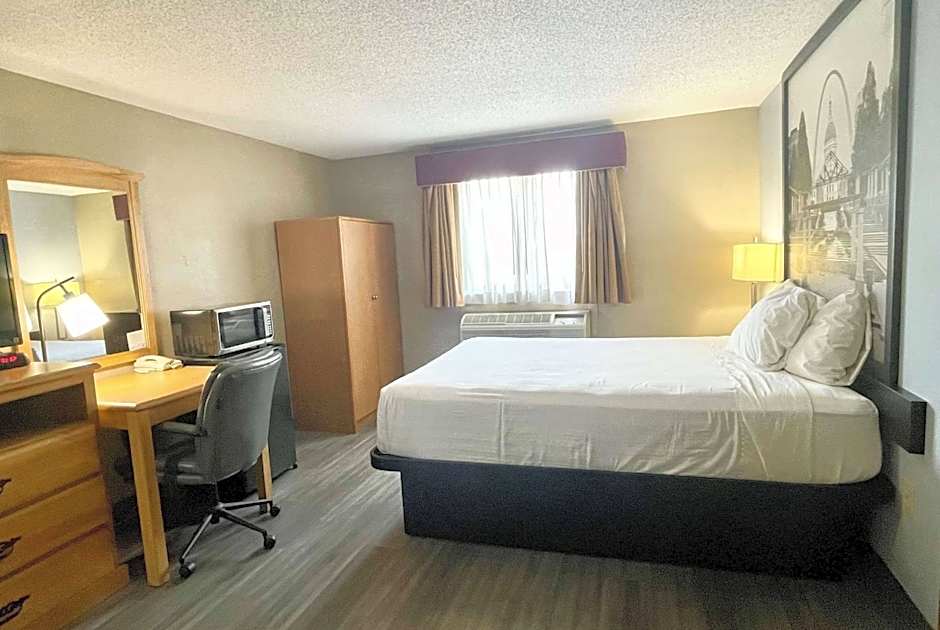 Super 8 by Wyndham St. Clair MO