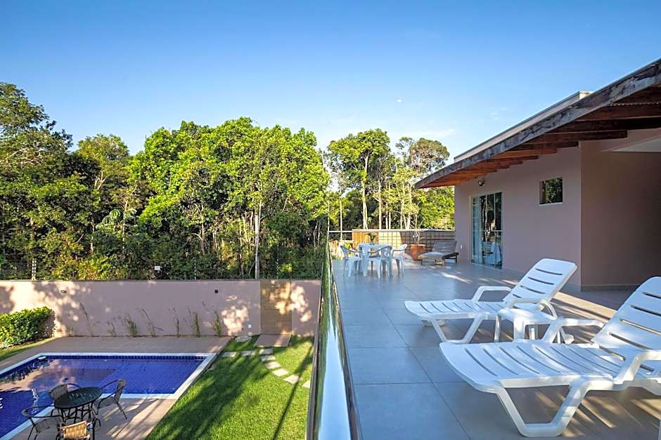 Casa com Piscina e Churrasqueira Privativa !