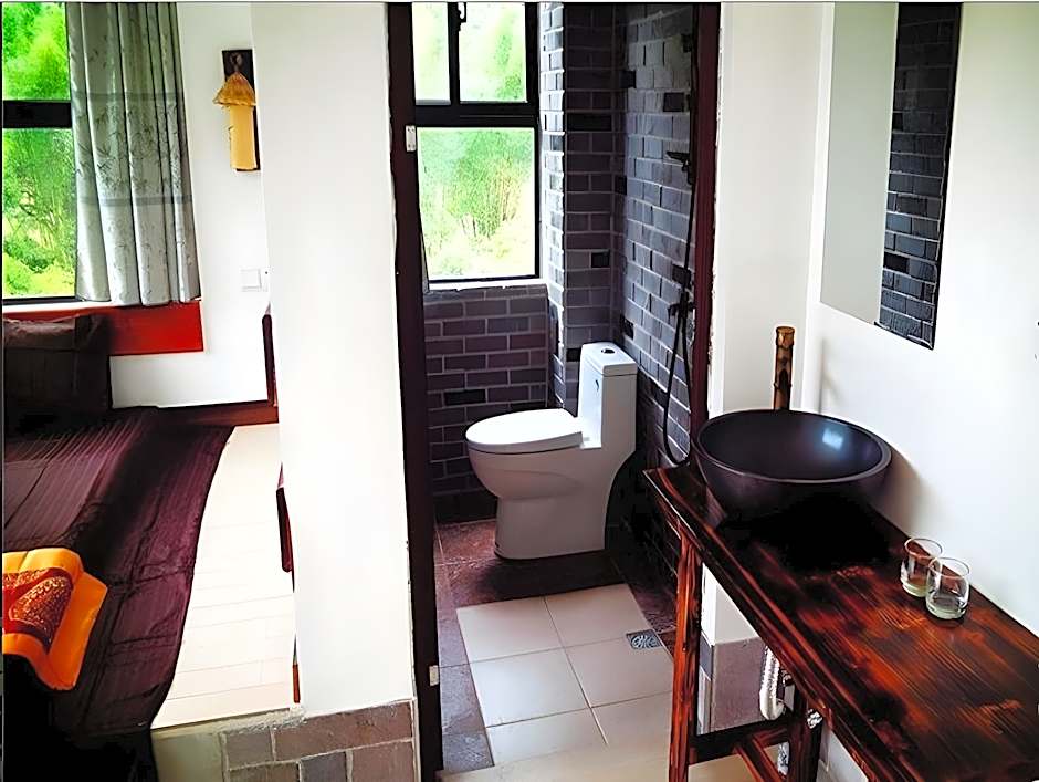 Yellow Cloth Reflection Inn