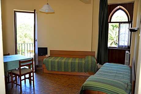 One-Bedroom Apartment (4 Adults)