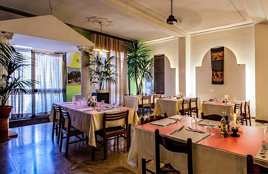 Hotel Villarosa con Vespa Rent