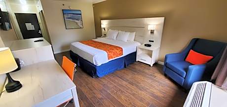 King Bed Interior Hall - 2nd/3rd Floor