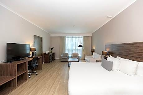 Executive Room with Queen Bed