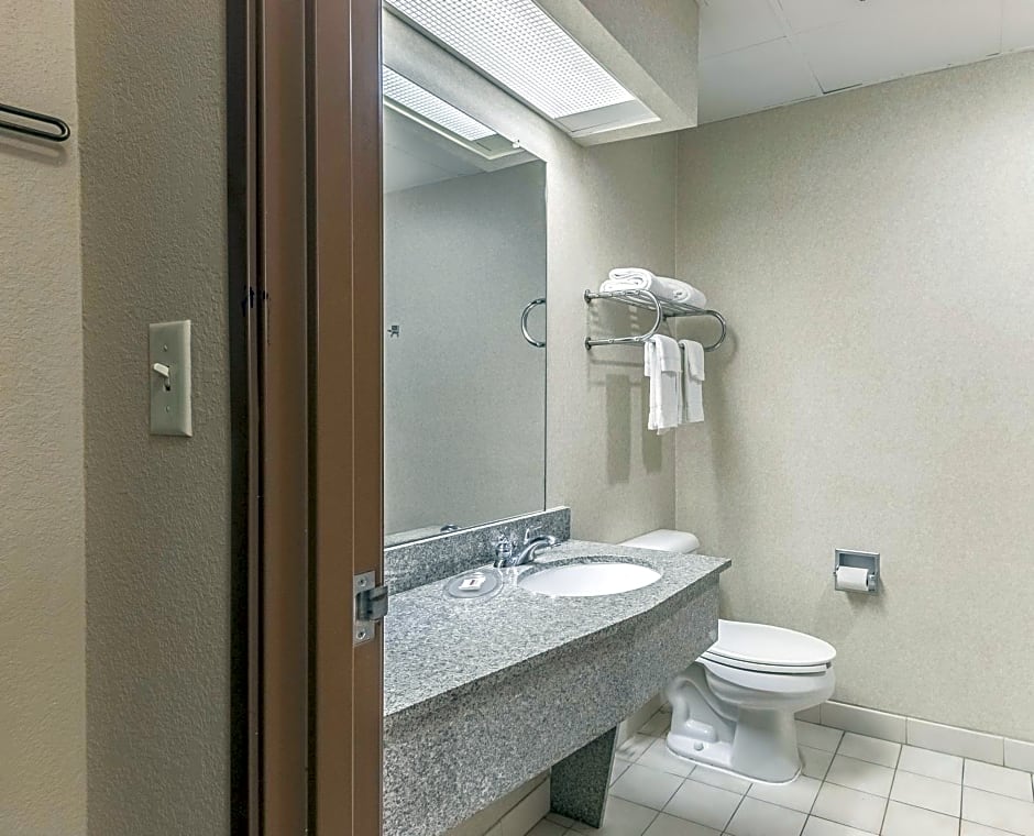 Red Roof Inn & Suites Hinesville - Fort Stewart