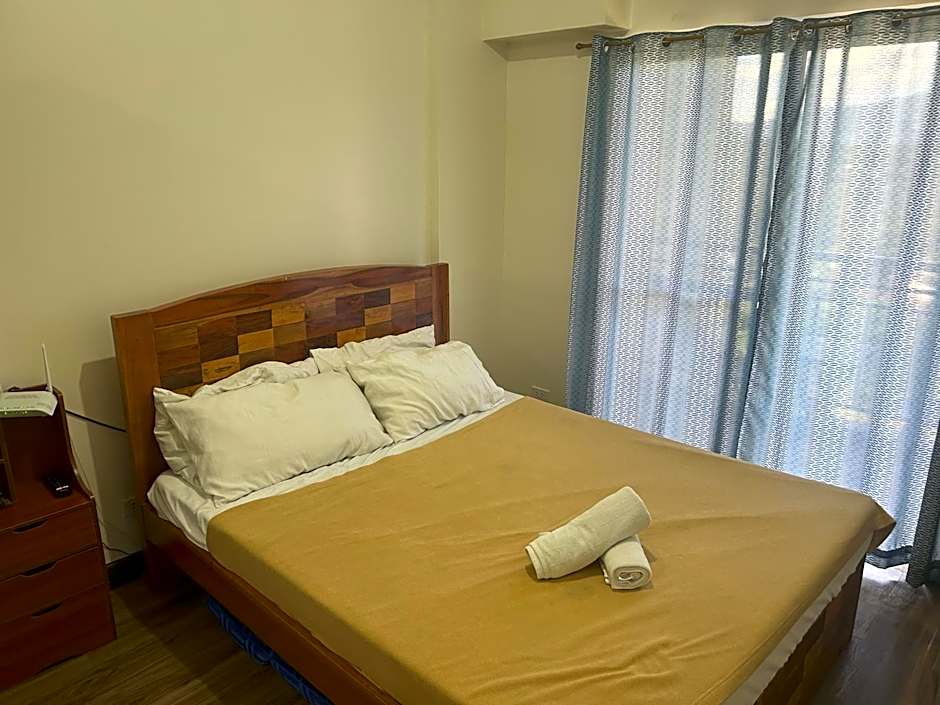 Rosarich Homestay - Bristle Ridge Residences