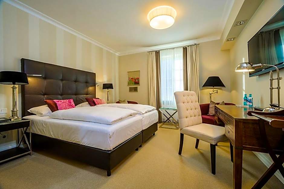 Photo 1 of 17 of Double Room