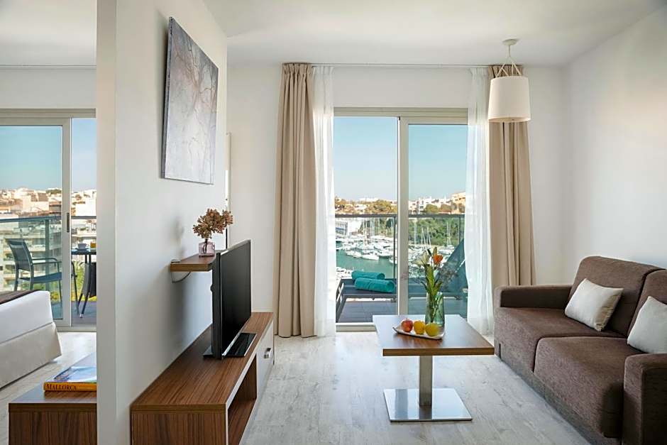 Photo 1 of 4 of 1 Bedroom Apartment, Harbor View, Balcony
