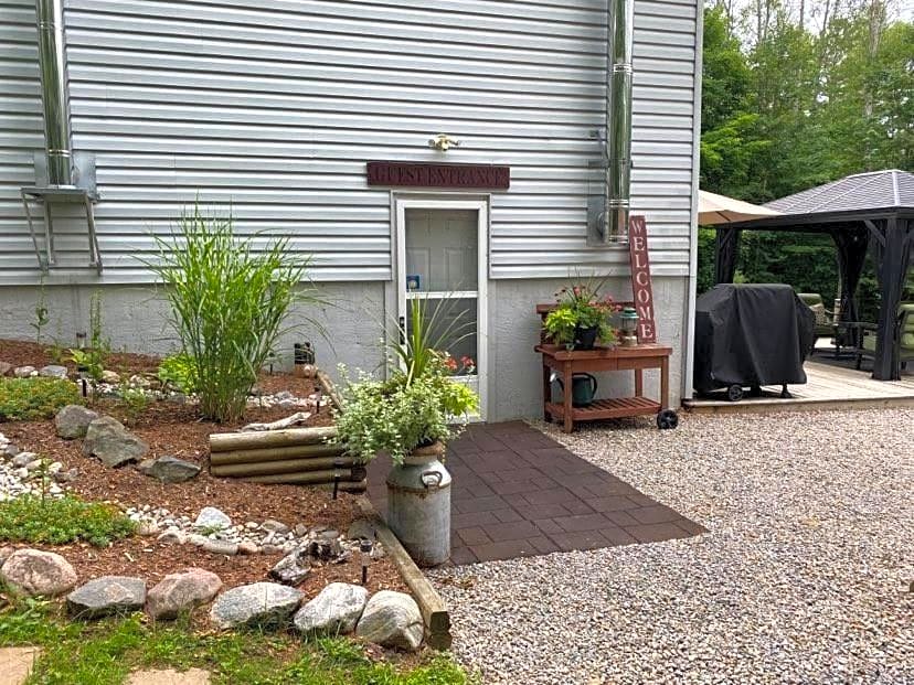 Suite in the Bush-Private Apartment