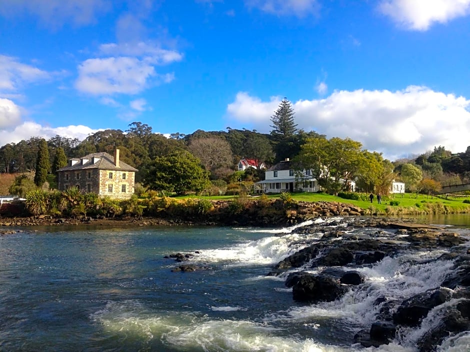 Bay Water Views Bed & Breakfast