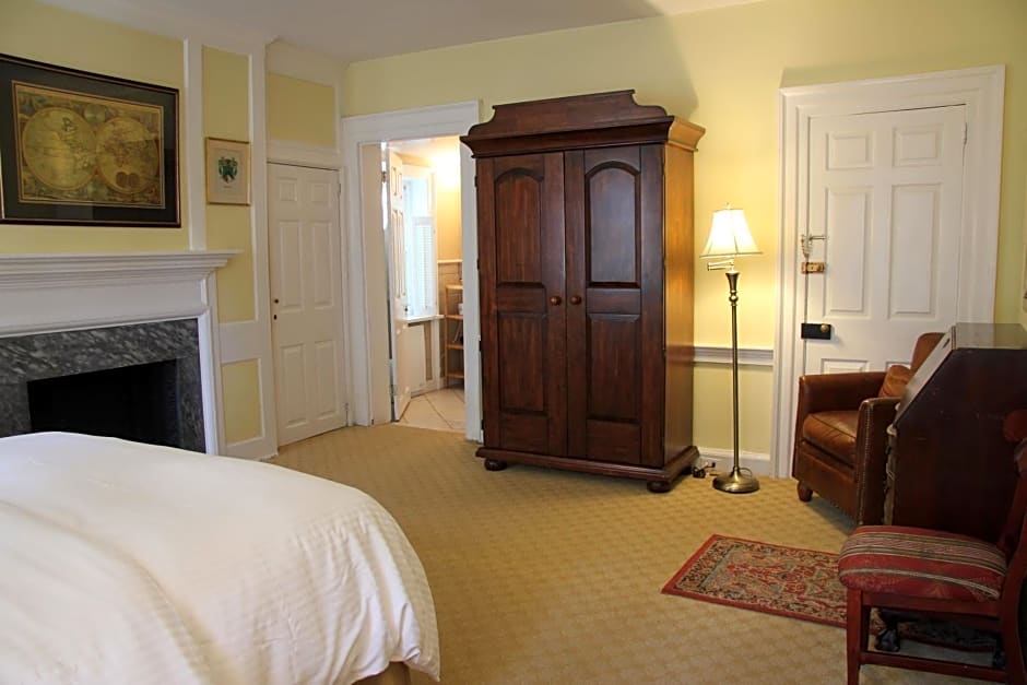 Morris House Hotel - Bed And Breakfast