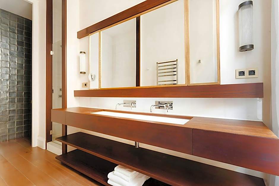 DO Plaça Reial powered by Sonder