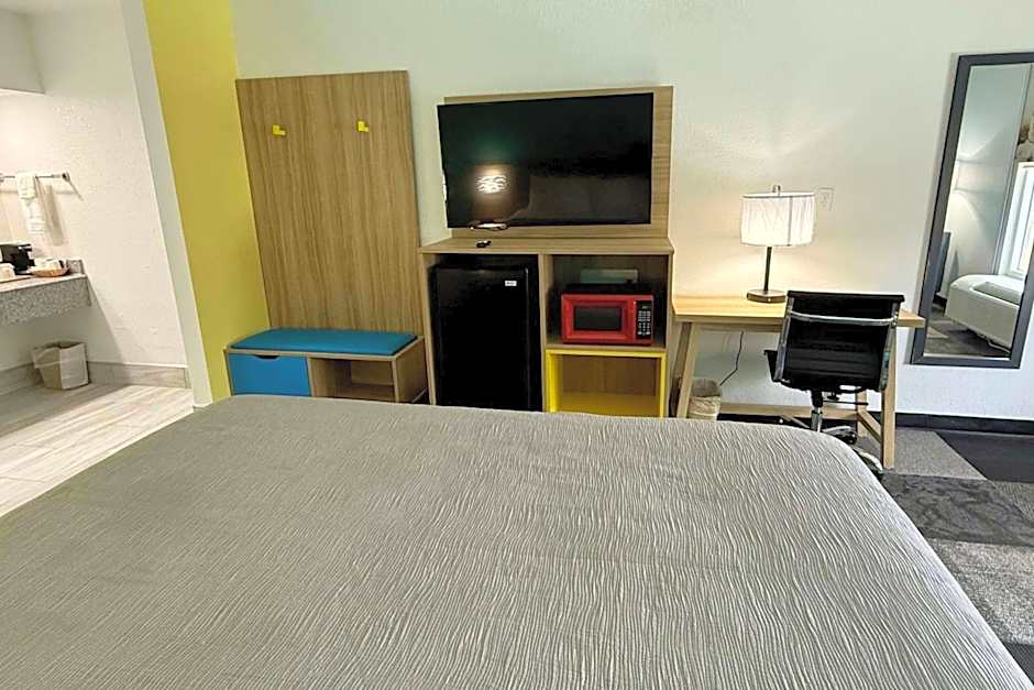 Days Inn by Wyndham Eglin AFB
