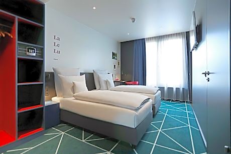 Double Room for Single Use