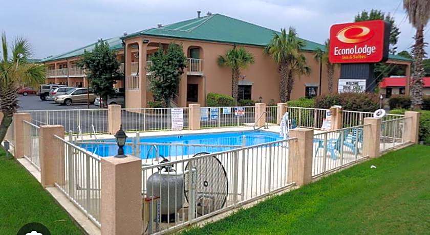 Econo Lodge Inn & Suites