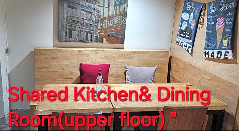 Double D Rooms & Cafe