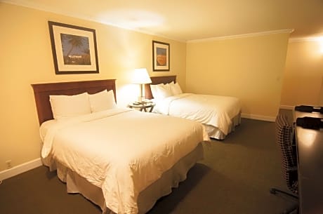 Deluxe Queen Room with Two Queen Beds with Balcony