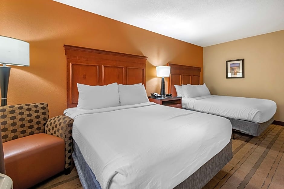 Photo 1 of 4 of 2 Queen Beds, Accessible, Bathtub