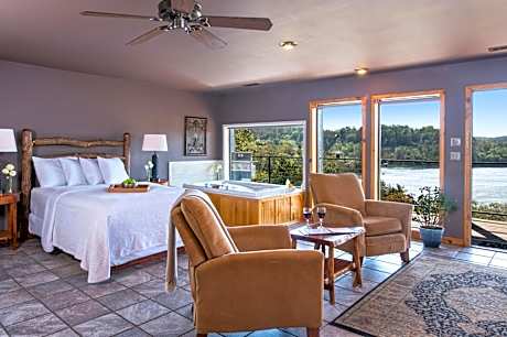 Queen Suite with Lake View