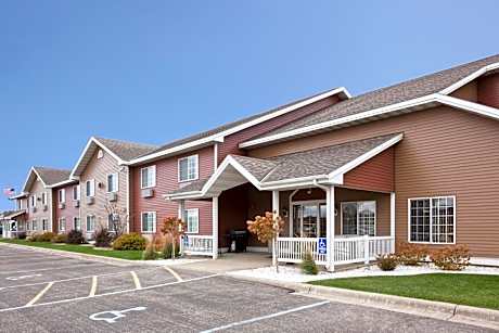 Paynesville Inn & Suites