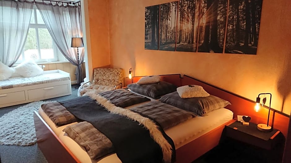 Photo 1 of 5 of Basic Triple Room