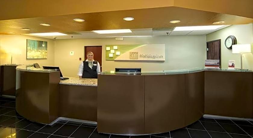 Clarion Hotel & Suites Conference Center Memphis Airport