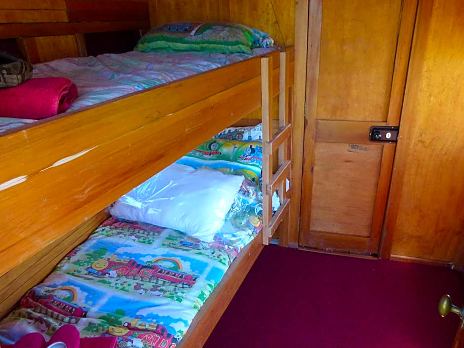 Wacky Stays - unique farm-stay glamping rentals, FREE animal feeding tours