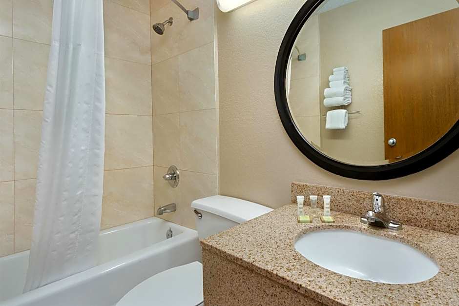 Super 8 by Wyndham Waycross GA