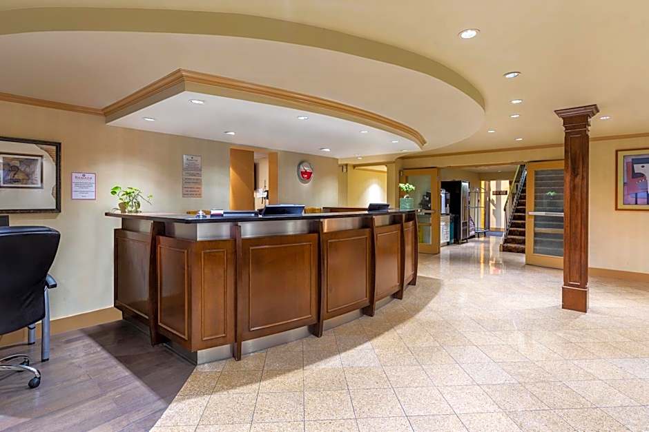 Foto 1 dari 50 — Ramada by Wyndham Coquitlam