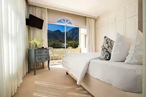 Hermanus Beachfront Lodge
