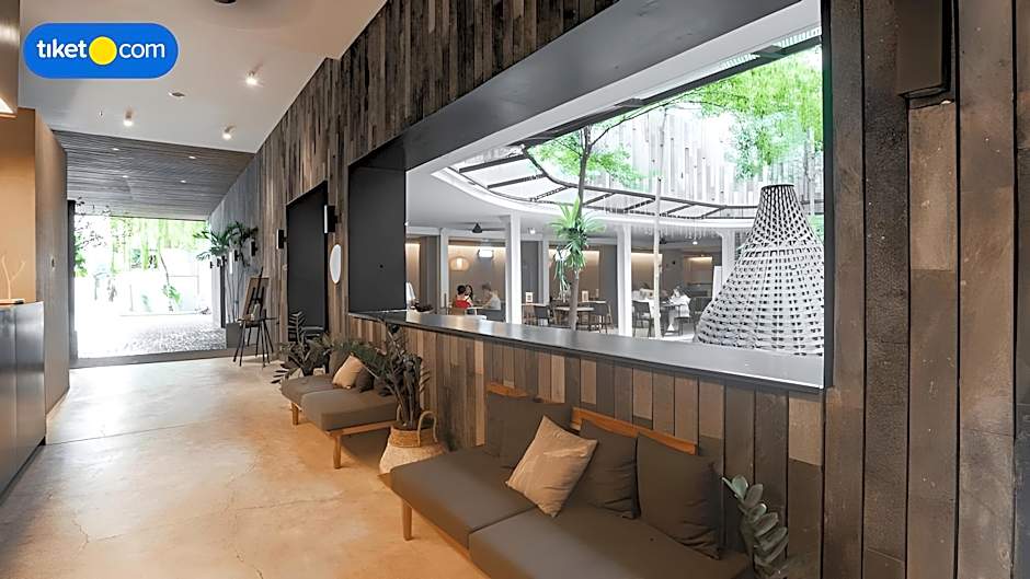 Lloyd's Inn Bali