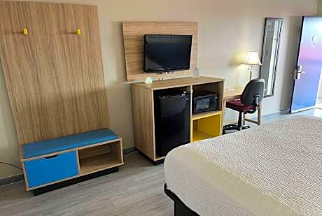 Queen Room - Disability Access - Non-Smoking