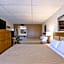 First Inn By OYO Quinter Hwy 70