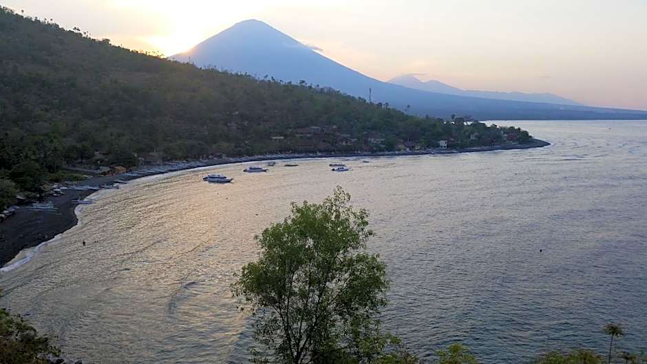 Jemeluk Beach Bungalows