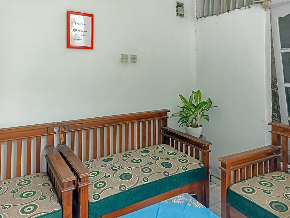 RedDoorz Syariah near RSUD Karawang 2