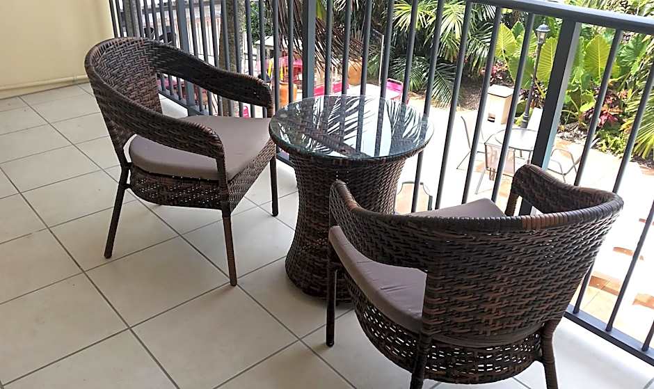 Cairns Queenslander Hotel & Apartments